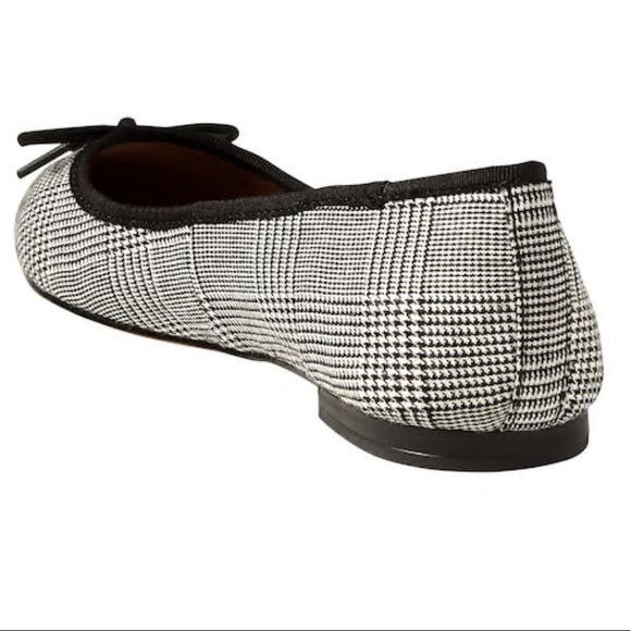 🚫SOLD ON TRADESY🚫Banana Republic Robin Ballet - Picture 2 of 5